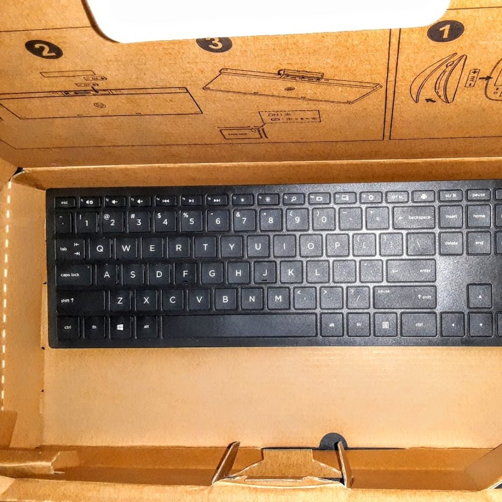 NEW COMPUTER KEYBOARD - NEVER OUT OF BOX!